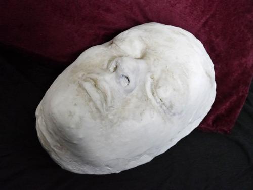 as death mask of Snow White - | ceramic | © 